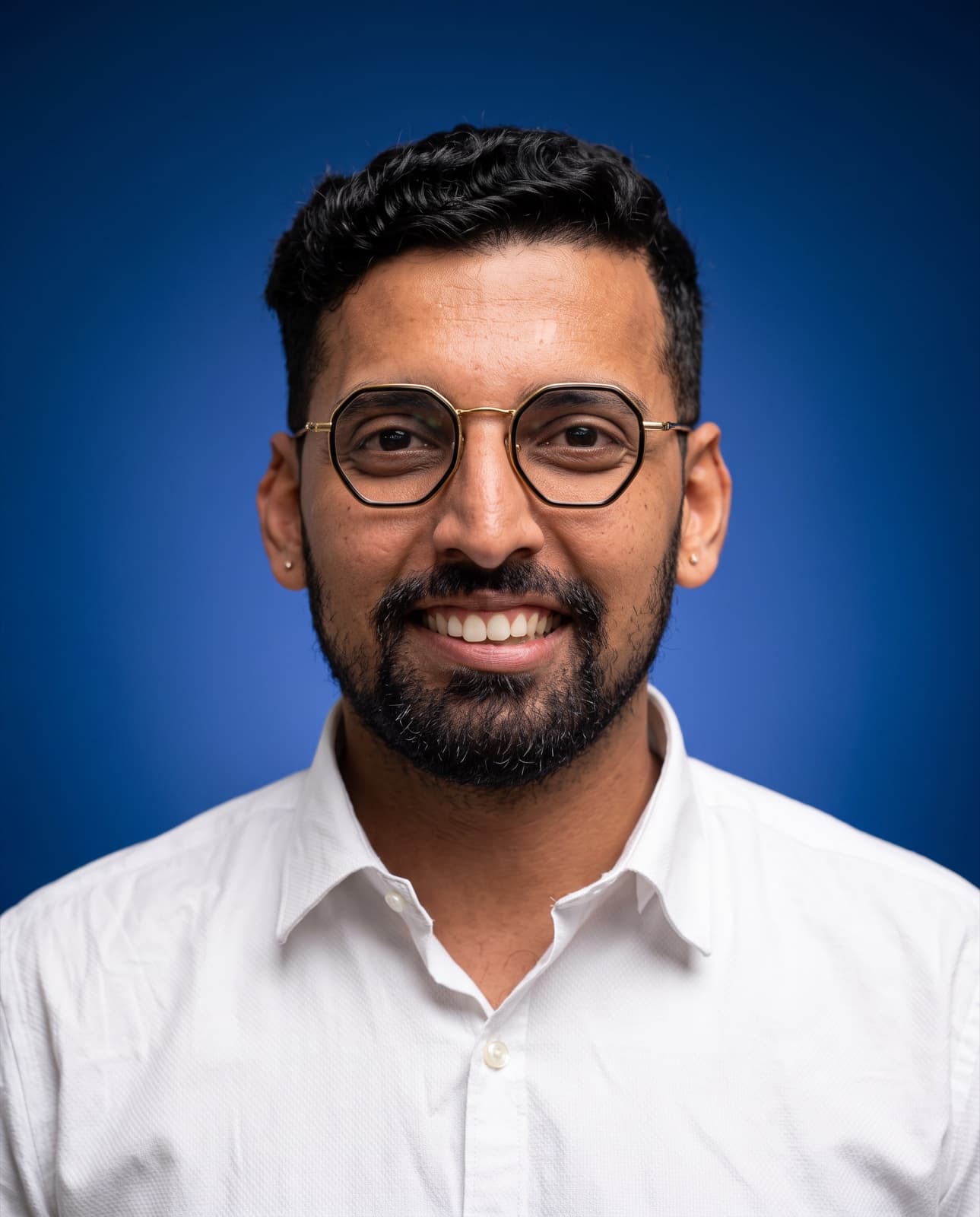 Studio portrait of Abhinav Balasubramanian