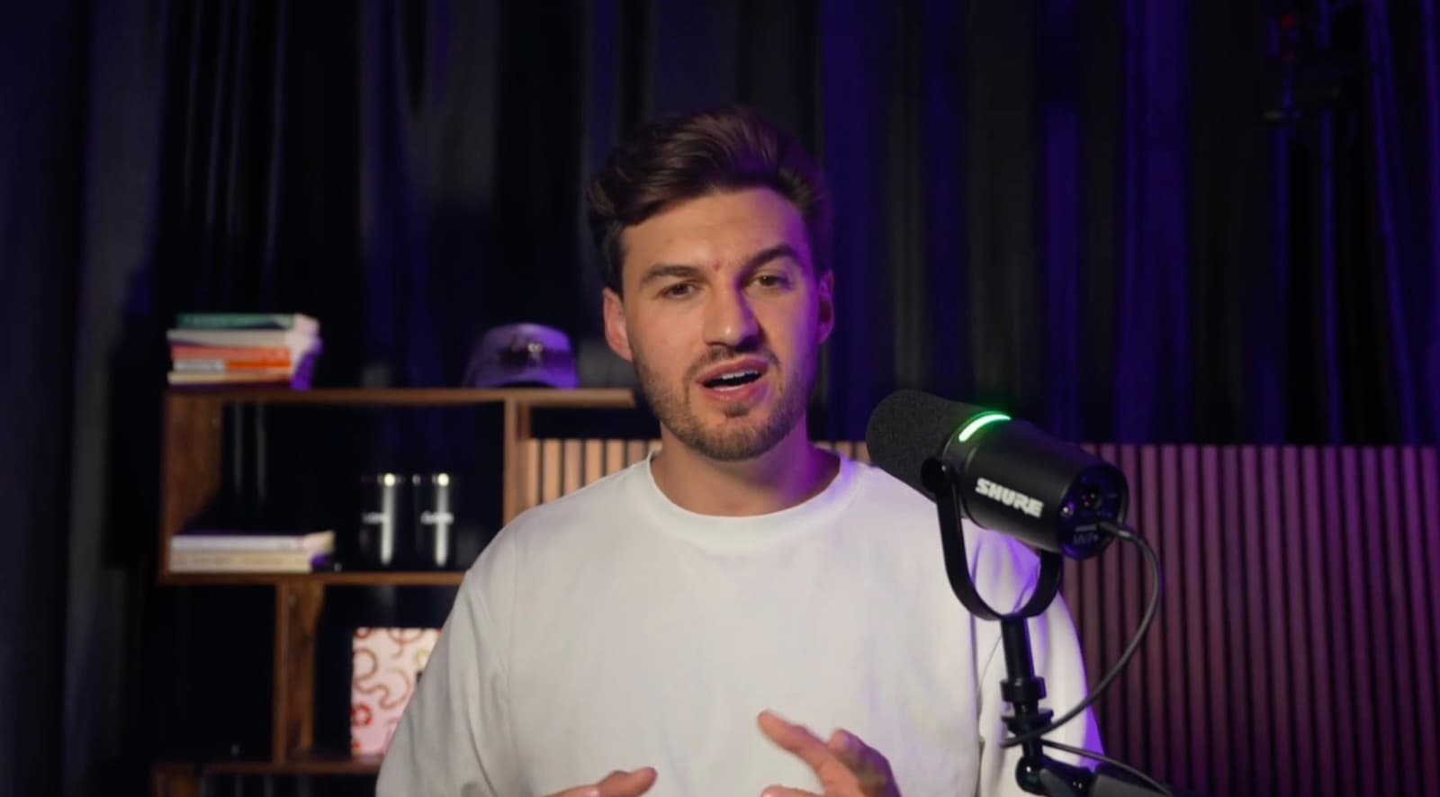 Roan Weigert recording a lesson at the studio microphone
